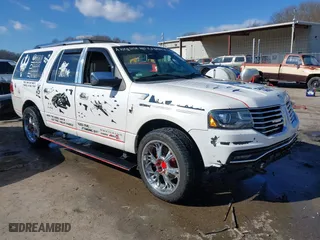 2015 Lincoln Navigator L with VIN 5LMJJ3JT4FEJ08010, listed as a IAAI auction lot 41490791 with 206,407 mi miles. Bid and sale history available at carsss.com. Image 1.