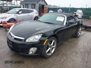 2009 Saturn Sky z VIN 1G8MN35B59Y104152, wystawiony jako IAAI lot #42308236 z przebiegiem 190 823 mil mil oraz . Historia ofert i sprzedaży dostępna na DreamBid. Obrazek 2.
