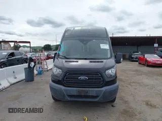 2017 Ford Transit z VIN 1FTYR2XM0HKB54687, wystawiony jako IAAI lot #41608746 z przebiegiem 57 744 mil mil oraz . Historia ofert i sprzedaży dostępna na DreamBid. Obrazek 12.
