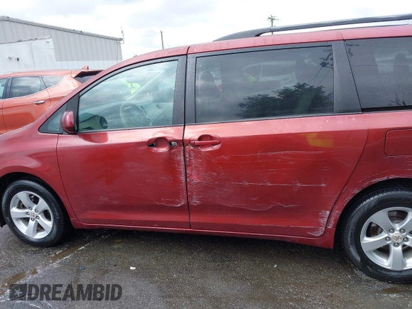 2012 Toyota Sienna z VIN 5TDKA3DC5CS012254, wystawiony jako IAAI lot #42367254 z przebiegiem 183 083 mil mil oraz . Historia ofert i sprzedaży dostępna na DreamBid. Obrazek 14.
