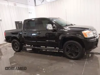 2015 Nissan Titan SV z VIN 1N6AA0EC6FN502962, wystawiony jako IAAI lot #41358935 z przebiegiem 102 204 mil mil oraz . Historia ofert i sprzedaży dostępna na DreamBid. Obrazek 14.