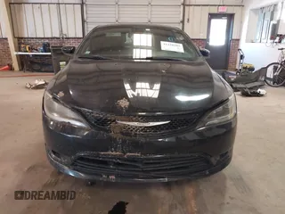 2015 Chrysler 200 S with VIN 1C3CCCBB7FN629131, listed as a IAAI auction lot 41428282 with 290,014 mi miles and . Bid and sale history available at carsss.com. Image 12.