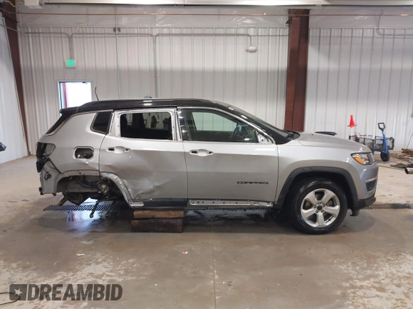 2018 Jeep Compass Latitude with VIN 3C4NJCBB3JT408614, listed as a IAAI auction lot 41301493 with 92,647 mi miles. Bid and sale history available at carsss.com. Image 14.
