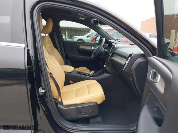 2019 Volvo XC40 Inscription with VIN YV4162UL8K2153314, listed as a IAAI auction lot 41466836 with 80,379 mi miles. Bid and sale history available at carsss.com. Image 5.