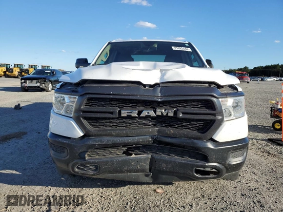 2020 Ram 1500 Tradesman z VIN 1C6SRFNT9LN421718, wystawiony jako Copart lot #81620444 z przebiegiem 38 419 mil mil oraz Szkoda całkowita • Salvage title. Historia ofert i sprzedaży dostępna na DreamBid. Obrazek 5.