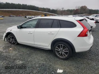 2017 Volvo V60 z VIN YV440MWKXH1040994, wystawiony jako Copart lot #81419934 z przebiegiem Nie podano mil oraz Szkoda całkowita • Salvage title. Historia ofert i sprzedaży dostępna na DreamBid. Obrazek 2.