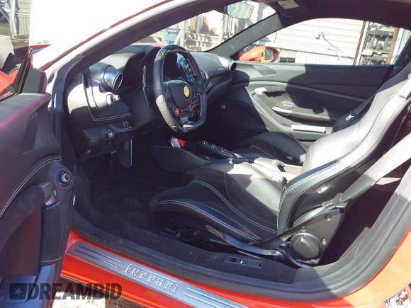 2021 Ferrari F8 z VIN ZFF92LLAXM0268231, wystawiony jako IAAI lot #41442929 z przebiegiem 6157 mil mil oraz . Historia ofert i sprzedaży dostępna na DreamBid. Obrazek 5.
