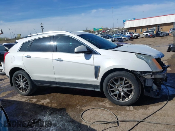 2014 Cadillac SRX Performance Collection with VIN 3GYFNCE31ES646075, listed as a IAAI auction lot 41856378 with 172,379 mi miles. Bid and sale history available at carsss.com. Image 13.