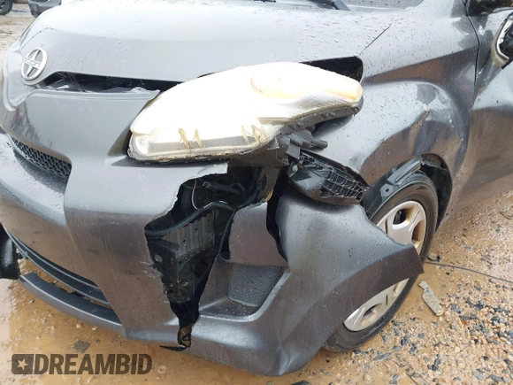 2013 Scion xD z VIN JTKKUPB40D1032381, wystawiony jako IAAI lot #41212704 z przebiegiem 209 858 mil mil oraz . Historia ofert i sprzedaży dostępna na DreamBid. Obrazek 6.