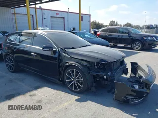 2017 Volvo V60 Premier z VIN YV140MEK6H1360215, wystawiony jako IAAI lot #42336549 z przebiegiem 70 952 mil mil oraz . Historia ofert i sprzedaży dostępna na DreamBid. Obrazek 1.