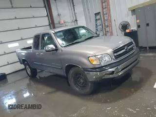 2000 Toyota Tundra SR5 with VIN 5TBRT3414YS093920, listed as a IAAI auction lot 41622228 with 239,064 mi miles and . Bid and sale history available at carsss.com. Image 1.