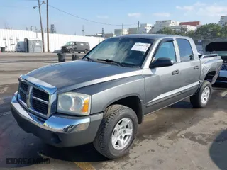 2005 Dodge Dakota SLT with VIN 1D7HE48N75S365305, listed as a IAAI auction lot 41450254 with 181,941 mi miles. Bid and sale history available at carsss.com. Image 2.
