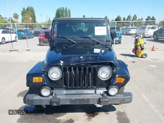 2001 Jeep Wrangler Sahara z VIN 1J4FA59S41P313113, wystawiony jako IAAI lot #42266173 z przebiegiem 125 792 mil mil oraz . Historia ofert i sprzedaży dostępna na DreamBid. Obrazek 12.