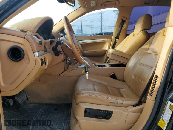 2010 Porsche Cayenne z VIN WP1AA2AP0ALA01057, wystawiony jako Copart lot #86414274 z przebiegiem 145 190 mil mil oraz Szkody całkowita. Historia ofert i sprzedaży dostępna na DreamBid. Obrazek 7.