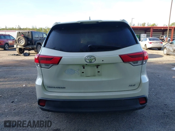 2018 Toyota Highlander SE with VIN 5TDKZRFH6JS534716, listed as a IAAI auction lot 42554743 with 154,636 mi miles and . Bid and sale history available at DreamBid. Image 17.