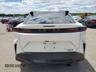 2023 Lexus RZ 450e Premium z VIN JTJAAAAB1PA005944, wystawiony jako Copart lot #59997874 z przebiegiem 7267 mil mil oraz Szkody całkowita. Historia ofert i sprzedaży dostępna na DreamBid. Obrazek 6.