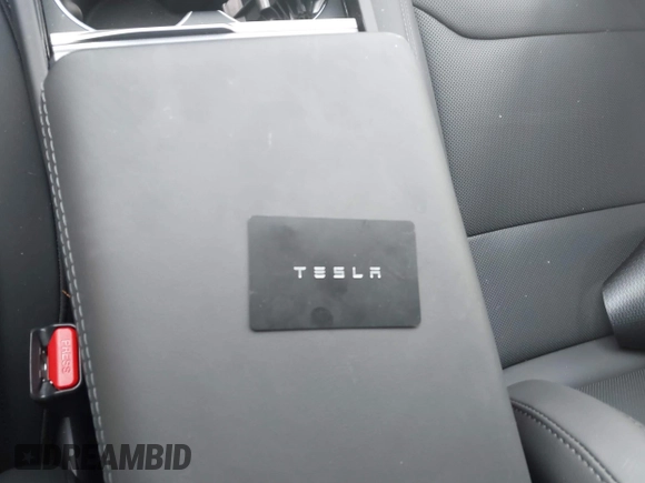 2025 Tesla Model 3 Long Range z VIN 5YJ3E1EB5SF880681, wystawiony jako IAAI lot #41429855 z przebiegiem 747 mil mil oraz . Historia ofert i sprzedaży dostępna na DreamBid. Obrazek 11.