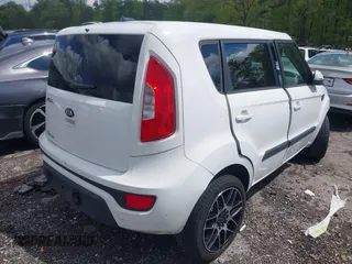 2013 Kia Soul + z VIN KNDJT2A63D7754484, wystawiony jako IAAI lot #42011255 z przebiegiem 219 117 mil mil oraz . Historia ofert i sprzedaży dostępna na DreamBid. Obrazek 4.
