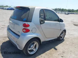 2013 Smart fortwo Pure with VIN WMEEJ3BA1DK632883, listed as a IAAI auction lot 42102529 with 74,071 mi miles. Bid and sale history available at carsss.com. Image 4.