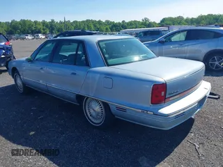 1995 Oldsmobile 98 Regency Elite Series I - 1SB z VIN 1G3CX52K7S4315636, wystawiony jako IAAI lot #42377553 z przebiegiem 127 315 mil mil oraz . Historia ofert i sprzedaży dostępna na DreamBid. Obrazek 3.