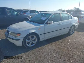 2005 BMW 3 Series 330i with VIN WBAEV53425KM42421, listed as a IAAI auction lot 41001073 with 188,472 mi miles and . Bid and sale history available at carsss.com. Image 2.