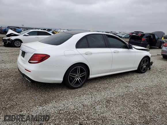 2020 Mercedes-Benz E-Class E 350 with VIN WDDZF8DB6LA701257, listed as a Copart auction lot 43832105 with 37,601 mi miles and Salvage Title. Bid and sale history available at carsss.com. Image 3.
