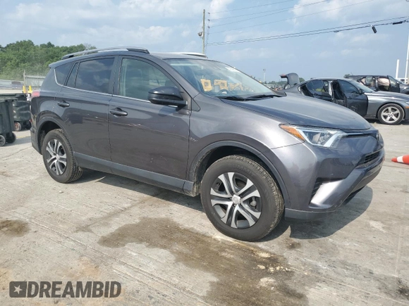 2017 Toyota RAV4 LE z VIN JTMBFREV8HJ702427, wystawiony jako Copart lot #59546985 z przebiegiem 55 362 mil mil oraz Szkoda całkowita • Salvage title. Historia ofert i sprzedaży dostępna na DreamBid. Obrazek 4.