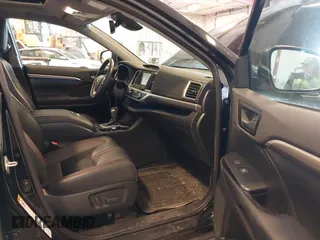 2019 Toyota Highlander SE with VIN 5TDJZRFH2KS628024, listed as a IAAI auction lot 41915298 with 87,054 mi miles. Bid and sale history available at carsss.com. Image 5.
