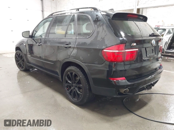 2012 BMW X5 35d z VIN 5UXZW0C58CL671740, wystawiony jako IAAI lot #41158203 z przebiegiem 97 451 mil mil oraz . Historia ofert i sprzedaży dostępna na DreamBid. Obrazek 3.