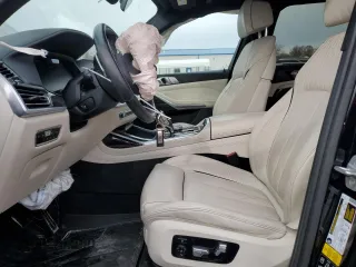 2020 BMW X7 xDrive40i with VIN 5UXCW2C09L9B77747, listed as a Copart auction lot 42697335 with 0 mi miles and Salvage Title. Bid and sale history available at carsss.com. Image 7.