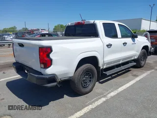 2023 Chevrolet Colorado 2WD Work Truck с VIN 1GCGSBEC3P1133430, выставлен на аукционе IAAI как лот 42001554 с пробегом 26 572 миль миль и . История ставок и продаж доступна на DreamBid. Изображение 4.