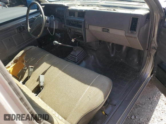 1987 Nissan Hardbody E z VIN JN6ND11SXHW014073, wystawiony jako Copart lot #78956934 z przebiegiem 381 885 mil mil oraz Szkody całkowita. Historia ofert i sprzedaży dostępna na DreamBid. Obrazek 8.