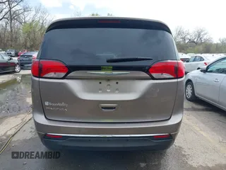 2017 Chrysler Pacifica Touring L with VIN 2C4RC1BG9HR831786, listed as a IAAI auction lot 41928645 with 37,811 mi miles and . Bid and sale history available at DreamBid. Image 16.