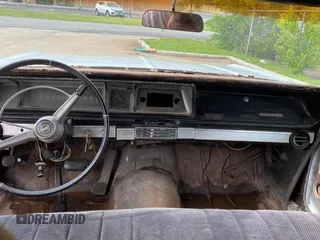 1966 Chevrolet Impala z VIN 164376R130769, wystawiony jako Copart lot #56249945 z przebiegiem 26 996 mil mil oraz Czysty tytuł • Clean title. Historia ofert i sprzedaży dostępna na DreamBid. Obrazek 9.