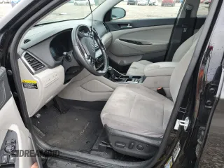 2017 Hyundai Tucson Sport z VIN KM8J33A22HU388846, wystawiony jako Copart lot #56691065 z przebiegiem Nie podano mil oraz Szkoda całkowita • Salvage title. Historia ofert i sprzedaży dostępna na DreamBid. Obrazek 7.
