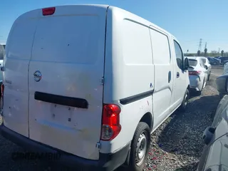 2015 Nissan NV200 S z VIN 3N6CM0KN5FK695956, wystawiony jako IAAI lot #41119598 z przebiegiem 274 775 mil mil oraz . Historia ofert i sprzedaży dostępna na DreamBid. Obrazek 4.
