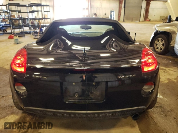 2008 Pontiac Solstice z VIN 1G2MB35B88Y123215, wystawiony jako Copart lot #56426295 z przebiegiem 30 425 mil mil oraz Czysty tytuł • Clean title. Historia ofert i sprzedaży dostępna na DreamBid. Obrazek 6.
