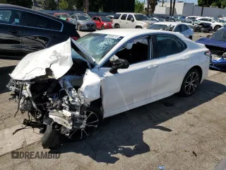 2020 Toyota Camry SE z VIN 4T1G11AK2LU942853, wystawiony jako Copart lot #50082985 z przebiegiem 333 333 mil mil oraz Czysty tytuł • Clean title. Historia ofert i sprzedaży dostępna na DreamBid. Obrazek 1.