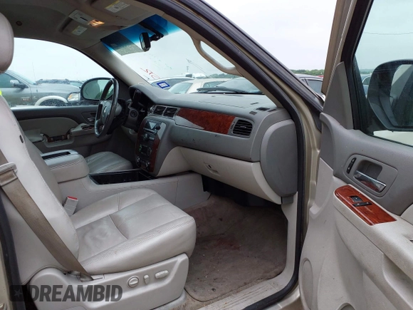 2013 Chevrolet Suburban LT with VIN 1GNSKJE74DR166223, listed as a IAAI auction lot 42172184 with 200,901 mi miles and . Bid and sale history available at DreamBid. Image 5.
