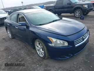 2014 Nissan Maxima SV z VIN 1N4AA5AP9EC492503, wystawiony jako IAAI lot #41631371 z przebiegiem 105 160 mil mil oraz . Historia ofert i sprzedaży dostępna na DreamBid. Obrazek 1.