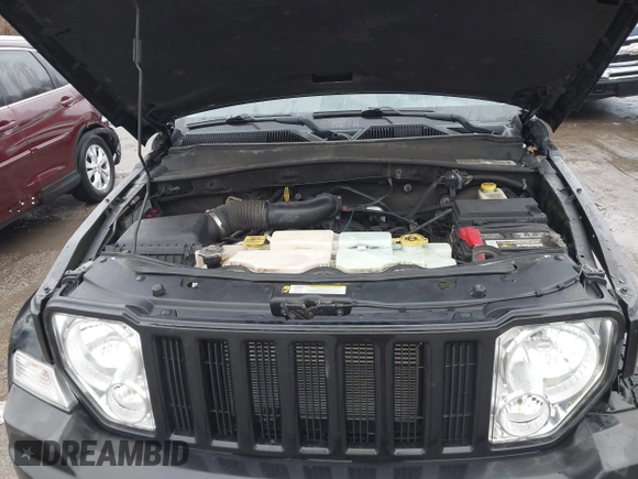 2008 Jeep Liberty Sport z VIN 1J8GN28KX8W187590, wystawiony jako IAAI lot #41440916 z przebiegiem 168 798 mil mil oraz . Historia ofert i sprzedaży dostępna na DreamBid. Obrazek 10.