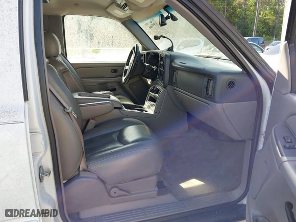 2005 GMC Yukon SLT with VIN 1GKEC13T15J147023, listed as a IAAI auction lot 41993666 with 250,216 mi miles. Bid and sale history available at carsss.com. Image 5.