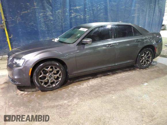 2016 Chrysler 300 S z VIN 2C3CCAGG6GH304831, wystawiony jako Copart lot #44977175 z przebiegiem 100 897 mil mil oraz Czysty tytuł • Clean title. Historia ofert i sprzedaży dostępna na DreamBid. Obrazek 1.