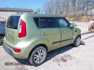 2013 Kia Soul ! with VIN KNDJT2A67D7602059, listed as a IAAI auction lot 38549274 with 92,118 mi miles. Bid and sale history available at carsss.com. Image 4.