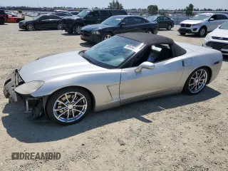 2007 Chevrolet Corvette z VIN 1G1YY36U975116245, wystawiony jako Copart lot #59045645 z przebiegiem 265 138 mil mil oraz Szkoda całkowita • Salvage title. Historia ofert i sprzedaży dostępna na DreamBid. Obrazek 1.