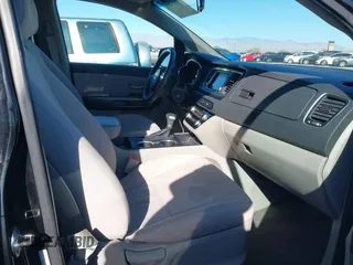 2020 Kia Sedona EX with VIN KNDMB5C11L6594029, listed as a IAAI auction lot 40951800 with 164,989 mi miles. Bid and sale history available at carsss.com. Image 5.