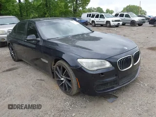 2013 BMW 7 Series 750Li z VIN WBAYE8C58DDE22378, wystawiony jako IAAI lot #42104967 z przebiegiem 156 421 mil mil oraz . Historia ofert i sprzedaży dostępna na DreamBid. Obrazek 1.