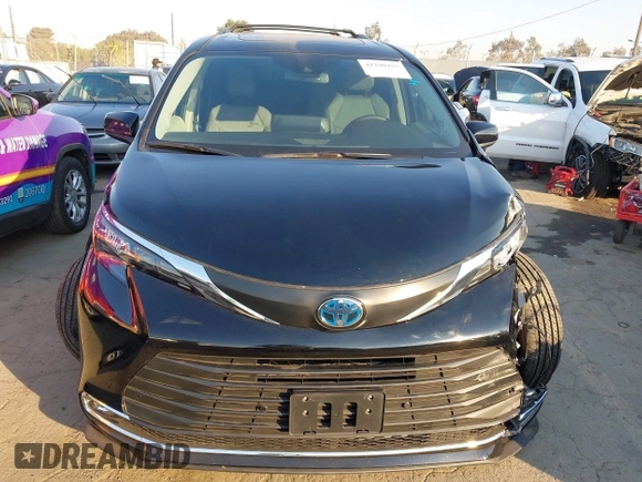 2024 Toyota Sienna XLE with VIN 5TDJSKFC9RS152848, listed as a IAAI auction lot 41290455 with 1,967 mi miles and . Bid and sale history available at DreamBid. Image 13.