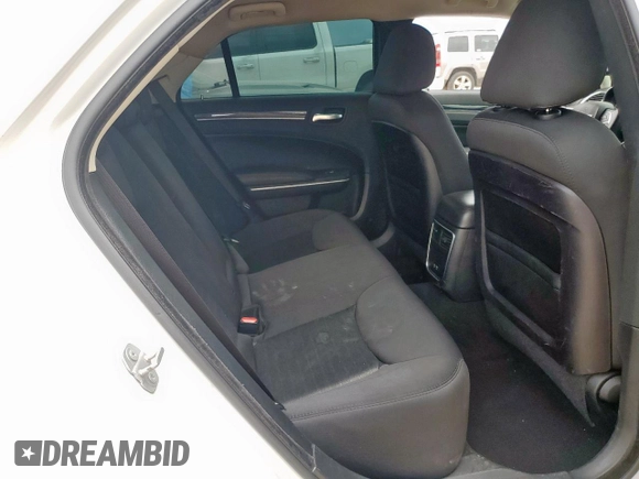 2019 Chrysler 300 Touring z VIN 2C3CCAAG7KH690628, wystawiony jako Copart lot #59369515 z przebiegiem 91 820 mil mil oraz Szkoda całkowita • Salvage title. Historia ofert i sprzedaży dostępna na DreamBid. Obrazek 10.