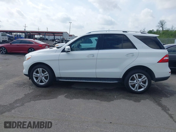 2015 Mercedes-Benz M 350 with VIN 4JGDA5JB8FA462476, listed as a IAAI auction lot 41901008 with 55,619 mi miles and . Bid and sale history available at DreamBid. Image 14.
